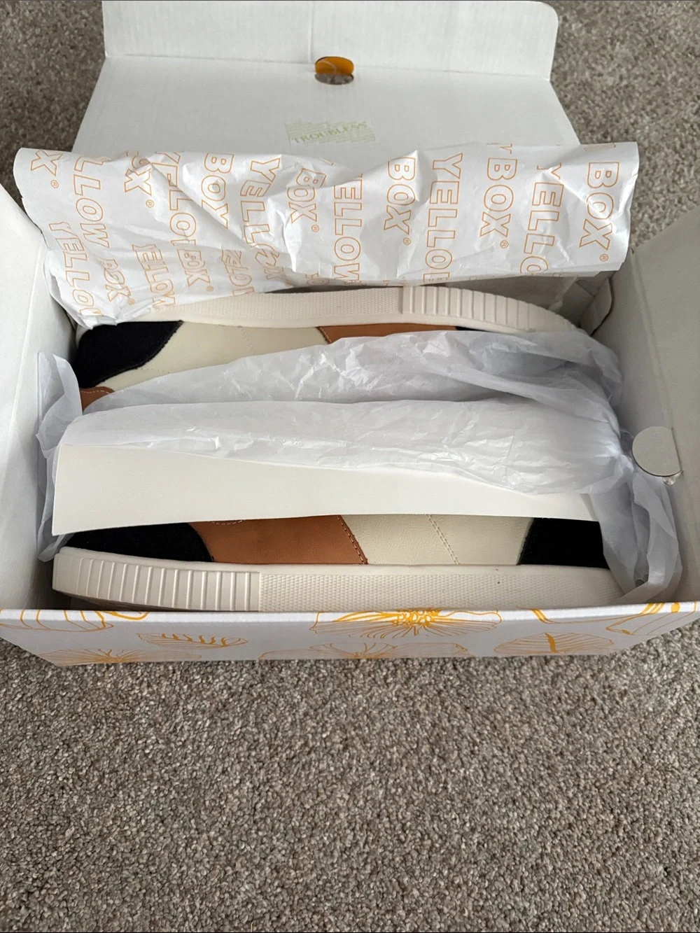 Yellow Box yez est